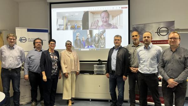 Personen beim online Meeting 